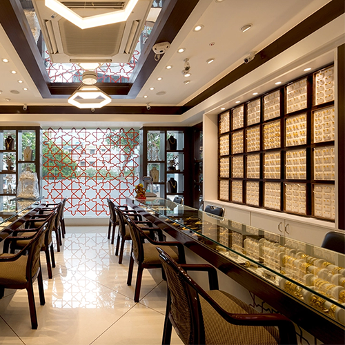 Elegant jewellery showroom interiors in Trichy with modern displays and lighting that highlight every piece.